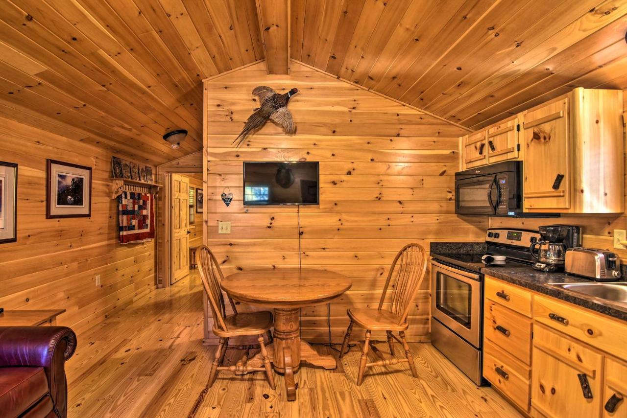 Pet-Friendly Cabin With Fire Pit And River Access! Parsons Εξωτερικό φωτογραφία
